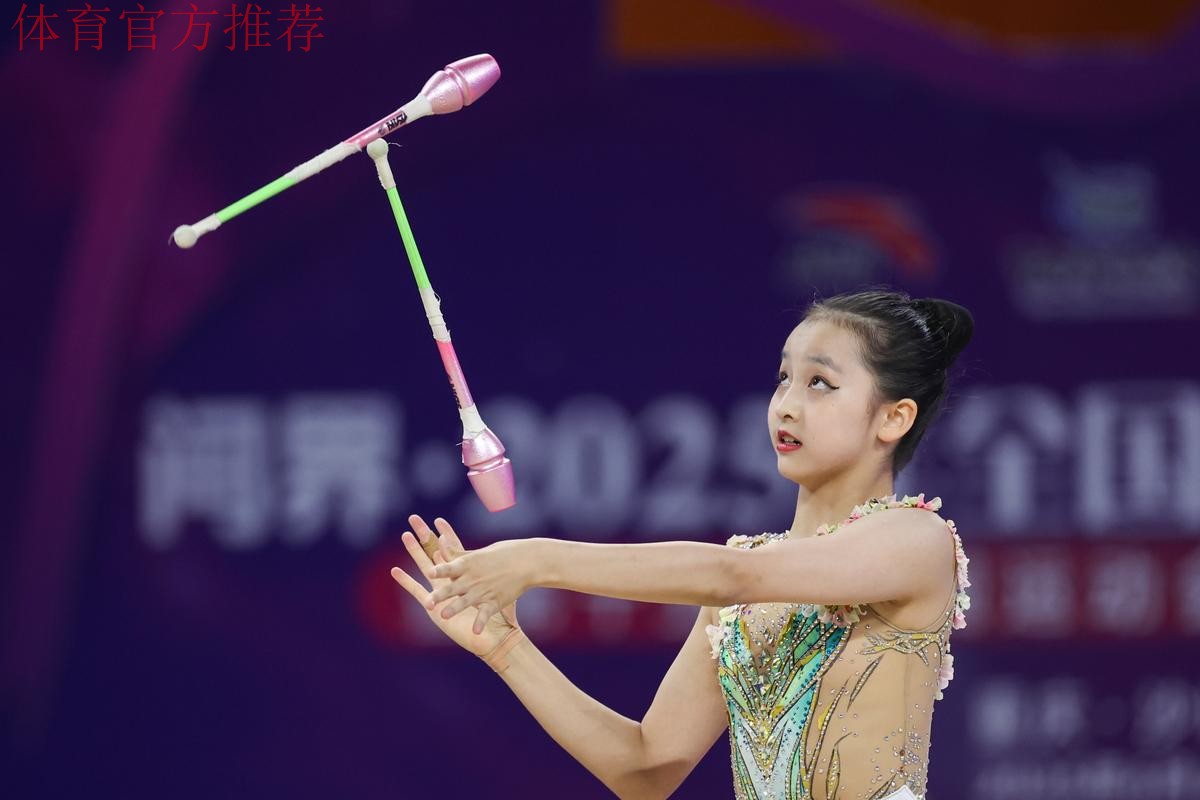 艺术体操冠军校园“炫技” 青春在中华体育精神中绽放